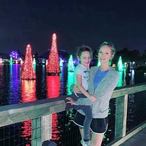 Meet your Posher, Lauren